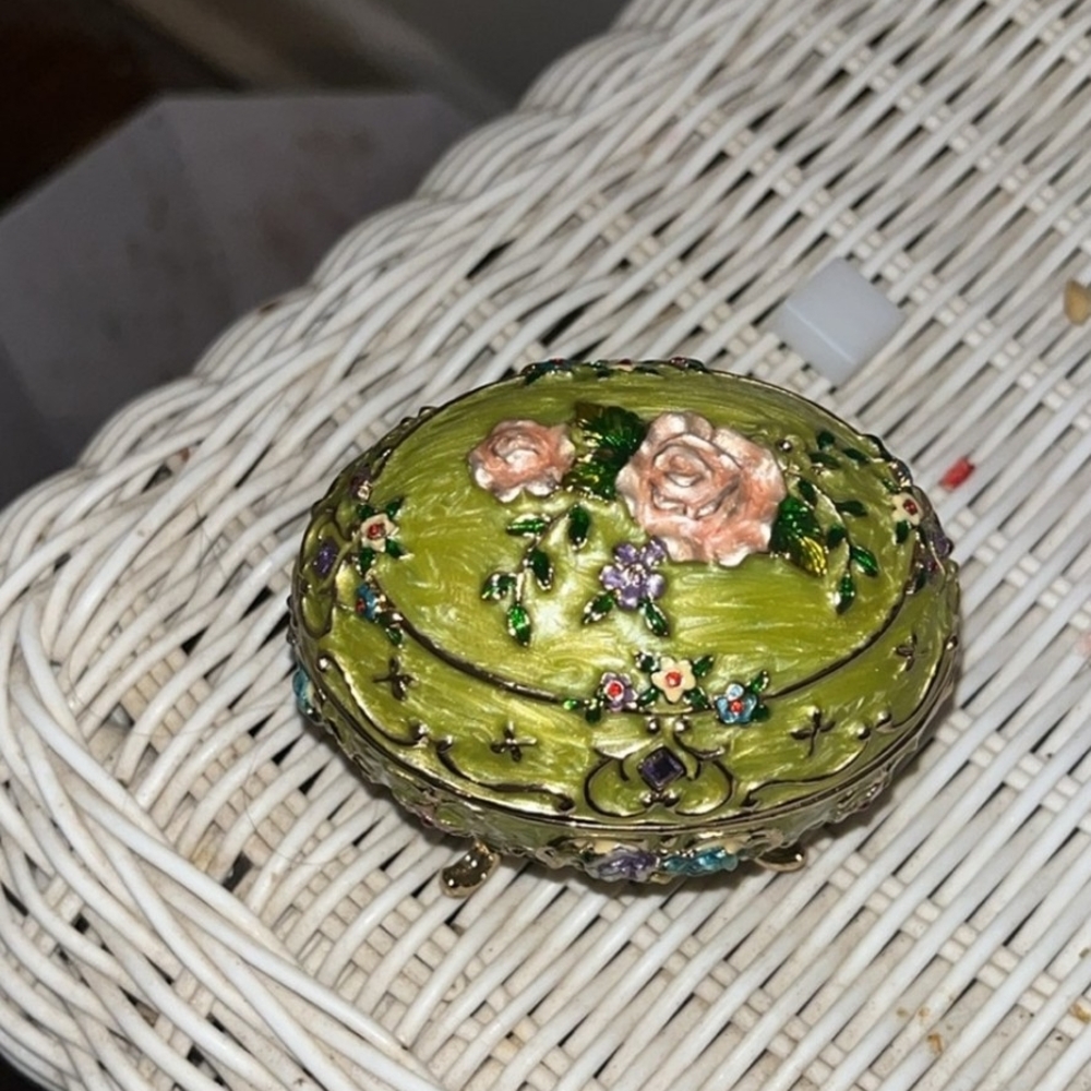 Vintage Faberge Egg Floral Accents - Picture 5 of 6